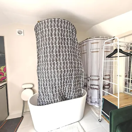 Studette La Rosee Abondante Non-fumeur, 45 Min De Paris, 10m2, Independante, Cosy, Apaisante, Mobiliers Convertible, Wifi, Tv, Kitchenette, Sanitaires Inclus Visibles Dans La Meme Piece, Mini Terrasse, Jardin, Canape-lit 120x180, 1 A 2 Pers Gabarit M サヴィニー・ル・タンプル