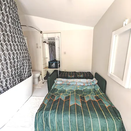 Studette La Rosee Abondante Non-fumeur, 45 Min De Paris, 10m2, Independante, Cosy, Apaisante, Mobiliers Convertible, Wifi, Tv, Kitchenette, Sanitaires Inclus Visibles Dans La Meme Piece, Mini Terrasse, Jardin, Canape-lit 120x180, 1 A 2 Pers Gabarit M