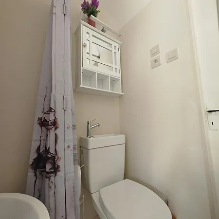 Studette La Rosee Abondante Non-fumeur, 45 Min De Paris, 10m2, Independante, Cosy, Apaisante, Mobiliers Convertible, Wifi, Tv, Kitchenette, Sanitaires Inclus Visibles Dans La Meme Piece, Mini Terrasse, Jardin, Canape-lit 120x180, 1 A 2 Pers Gabarit M Homestay